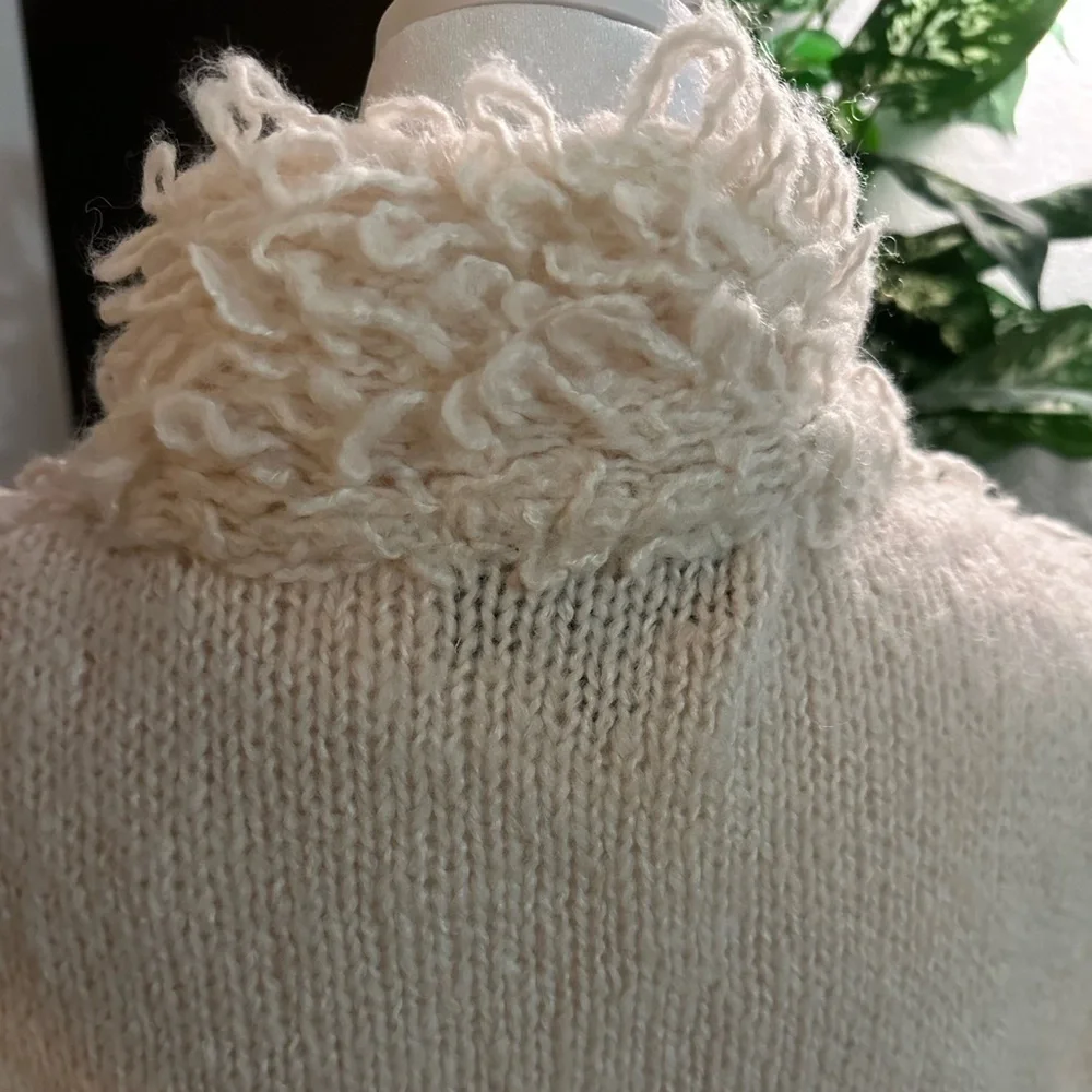 Mossimo cream knit vest size M